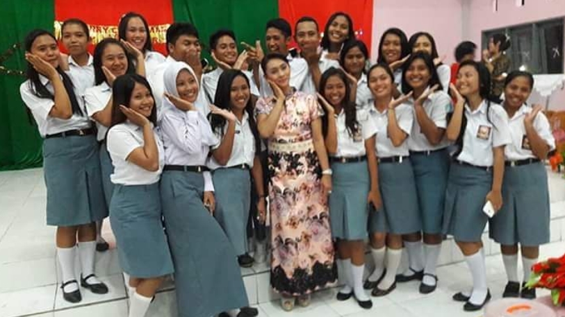 15 Foto Bupati Talaud yang cantik & modisnya nggak kalah dari model