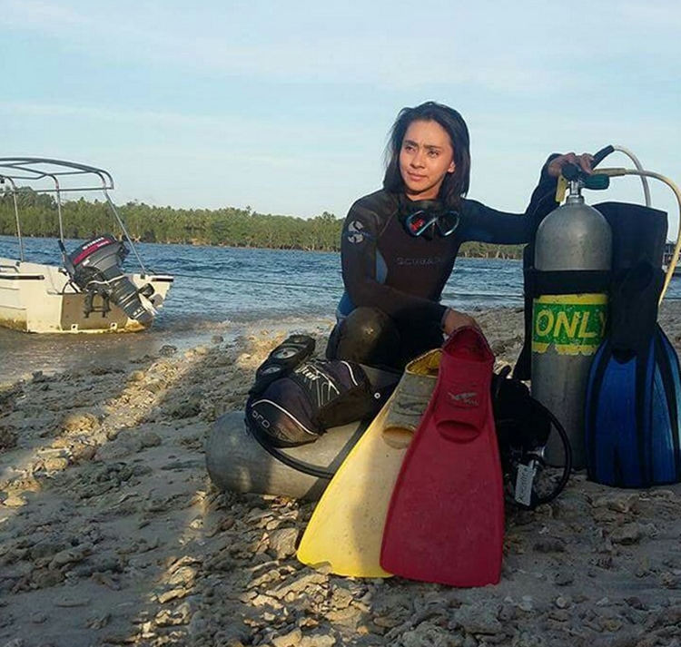 15 Foto Bupati Talaud yang cantik & modisnya nggak kalah dari model