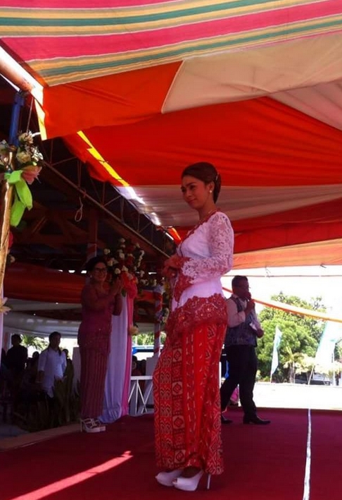 15 Foto Bupati Talaud yang cantik & modisnya nggak kalah dari model