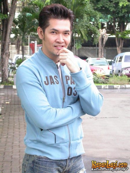 Transformasi penampilan Ferry Salim, makin tua makin berkarisma