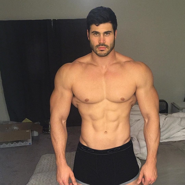 Tree Man, cowok hot nan tampan berbadan raksasa yang bikin heboh 