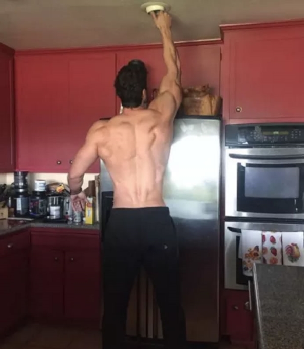 Tree Man, cowok hot nan tampan berbadan raksasa yang bikin heboh 