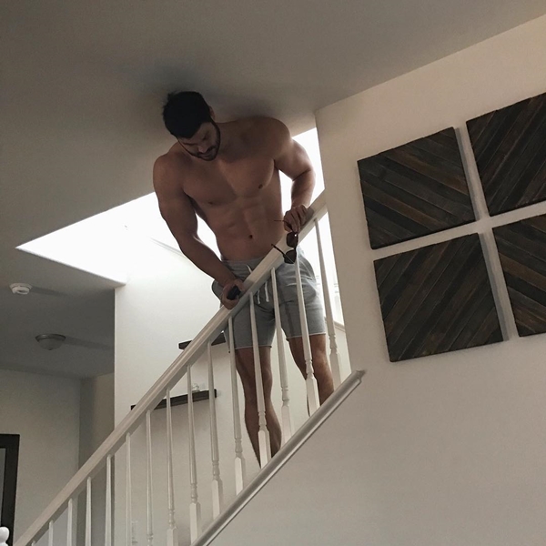 Tree Man, cowok hot nan tampan berbadan raksasa yang bikin heboh 