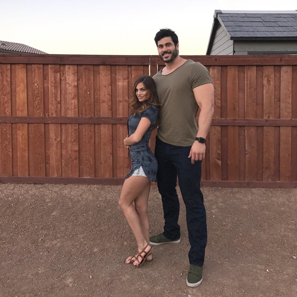 Tree Man, cowok hot nan tampan berbadan raksasa yang bikin heboh 