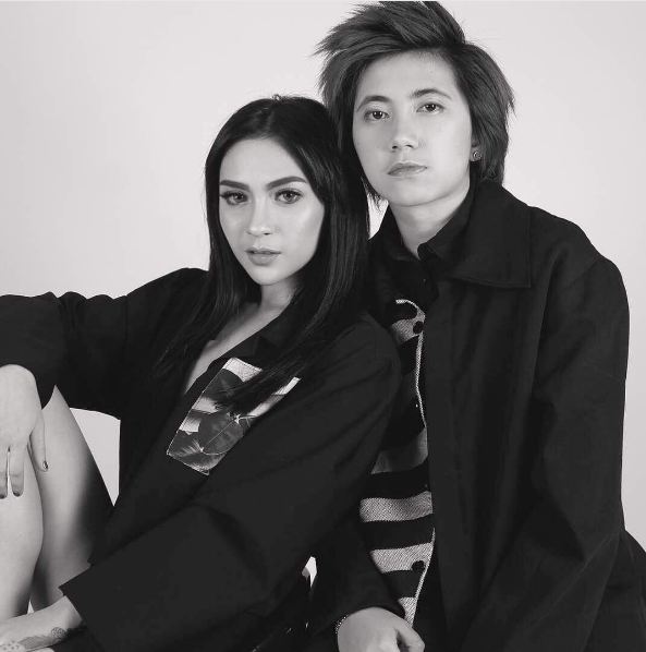 Cuek disebut penyuka sesama jenis, begini kedekatan Dera & Yuniza Icha