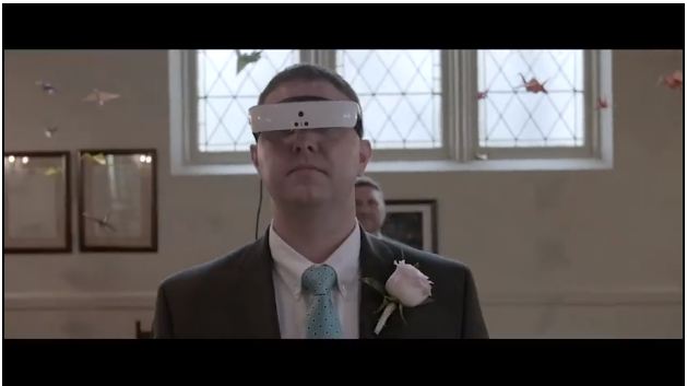 Alat ini bikin pria buta yang 15 tahun menikah bisa melihat istrinya