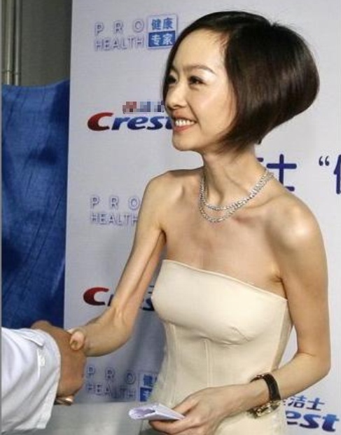 Meski tubuhnya kurus, wanita ini entertainer kondang di China