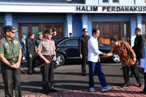 Ini alasan Jokowi pakai sepatu sneakers saat blusukan