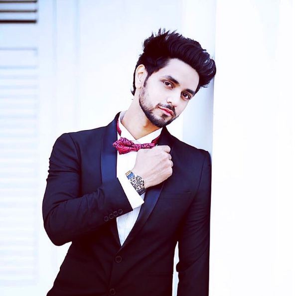 Shakti Arora, aktor ganteng Bollywood yang sering tampil di Pesbukers