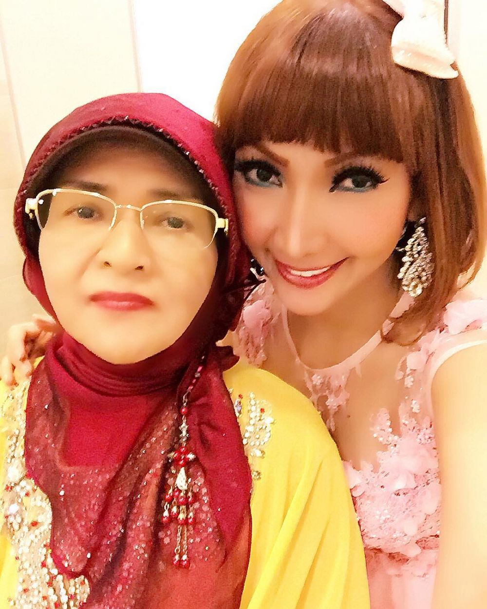 12 Transformasi menakjubkan Roro Fitria, cantik alami atau perawatan?