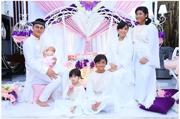Potret bahagia keluarga 7 komedian Indonesia, penuh canda tawa