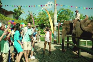 Hindari, 10 sikap ini bikin rusak liburan & kamu dicap traveler norak