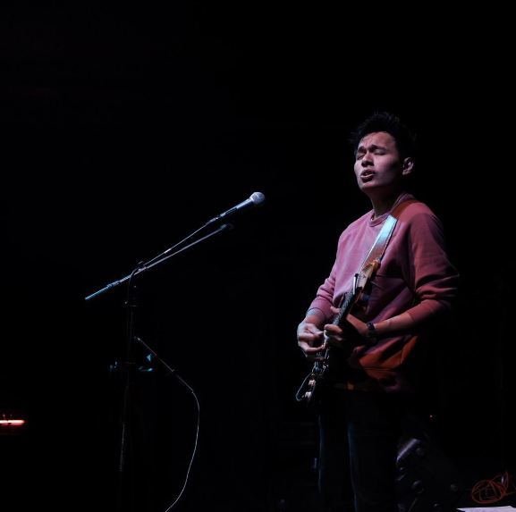 10 Potret Rendy Pandugo, solois yang disebut 'John Mayer'nya Indonesia
