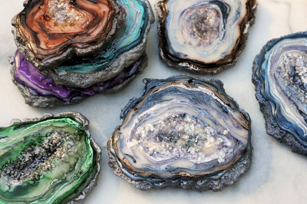 10 Inspirasi unik kue bertema Geode, cocok dimakan pas lebaran