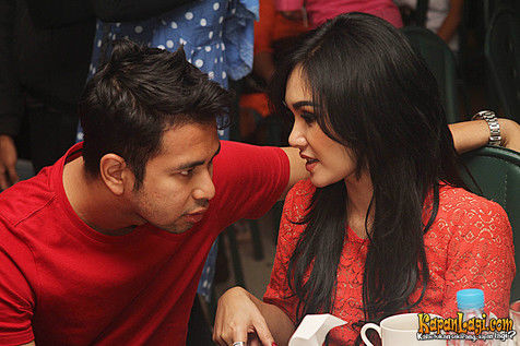 Makin memesona di usia 45, ini 13 potret transformasi Yuni Shara