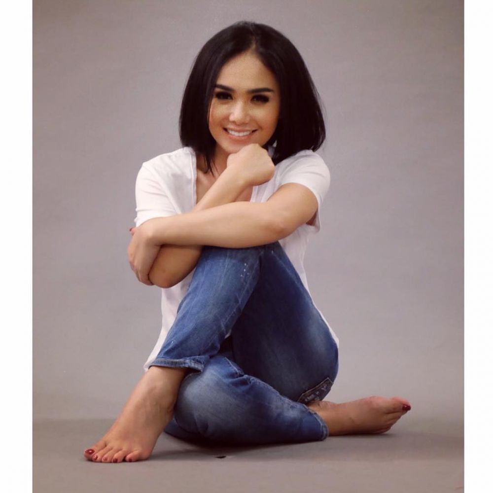 Makin memesona di usia 45, ini 13 potret transformasi Yuni Shara