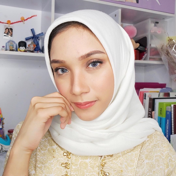 Stefany Talita, calon dokter gigi cantik sekaligus beauty vlogger hits