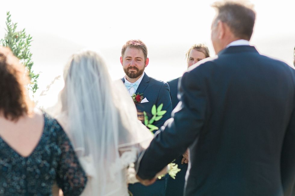 Potret 10 pengantin pria saat lihat calon istrinya ini bikin haru