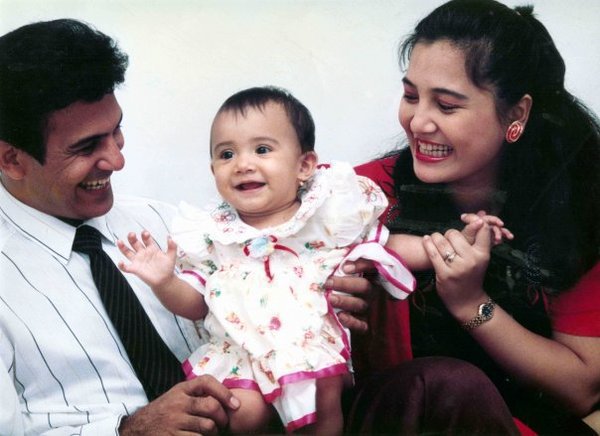 8 Foto masa kecil Zaskia dan Shireen Sungkar, bukti keduanya awet imut
