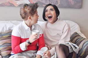 11 Potret kedekatan Millendaru dengan teman ceweknya, mesra abis deh