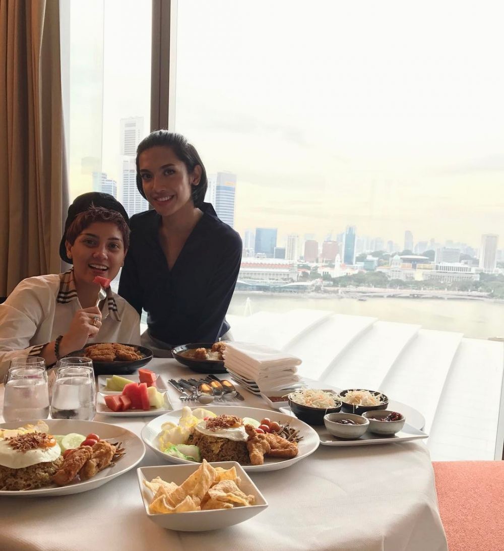 11 Potret kedekatan Millendaru dengan teman ceweknya, mesra abis deh