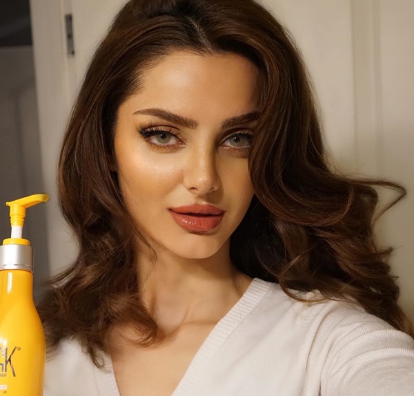 Mahlagha Jaberi, model seksi yang disebut kembaran Aishwarya Rai