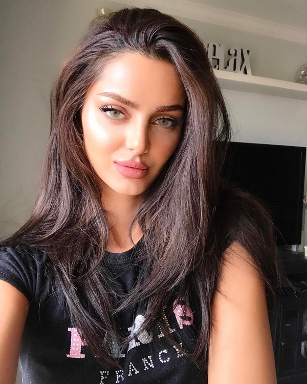 Mahlagha Jaberi, model seksi yang disebut kembaran Aishwarya Rai