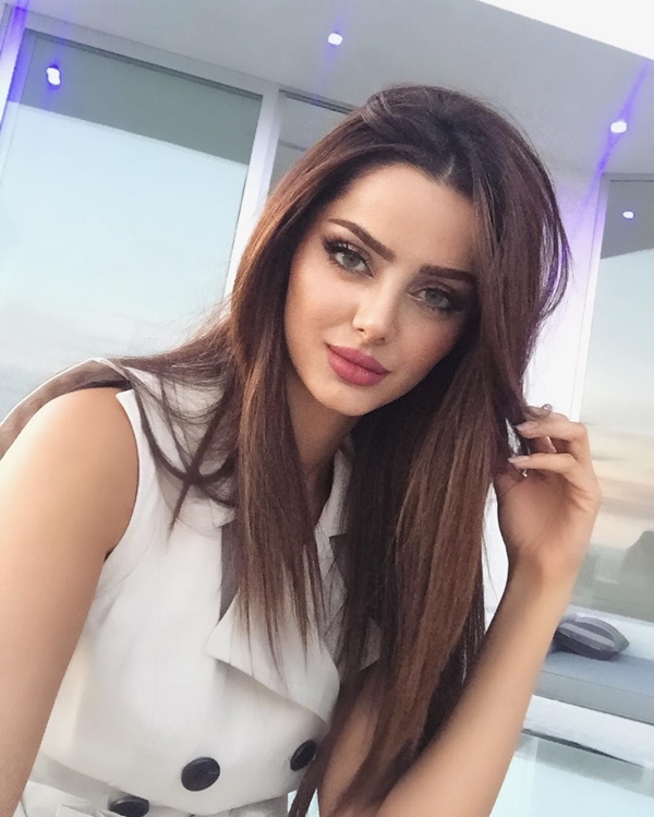 Mahlagha Jaberi, model seksi yang disebut kembaran Aishwarya Rai