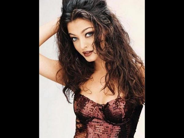 10 Foto lawas Aishwarya Rai saat berpose untuk cover majalah