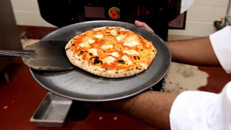 Bukan di resto, kamu harus jadi narapidana untuk nikmati pizza ini
