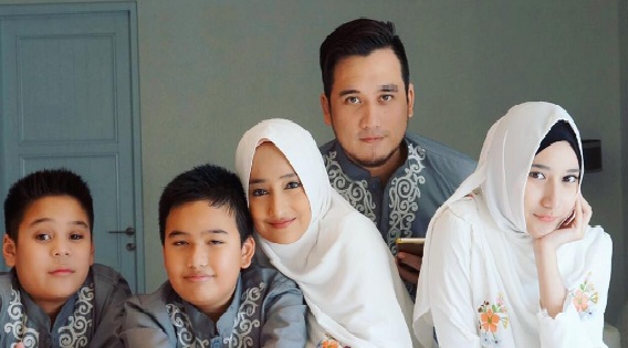 Transformasi Cindy Fatika, dari vokalis band ska sampai ibu berhijab