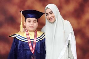 Orangtua yang tegar, 4 artis ini punya anak berkebutuhan khusus