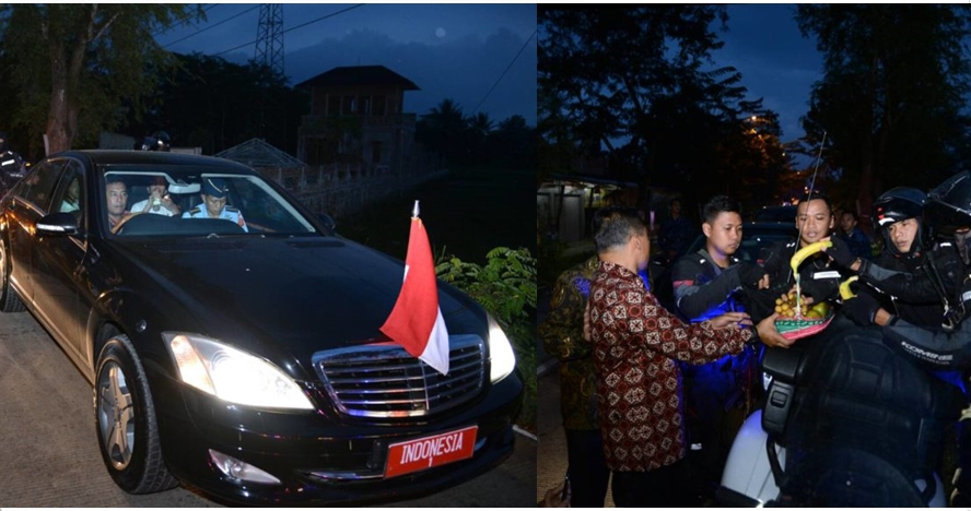 Potret Presiden Jokowi, buka puasa bareng paspampres di pinggir jalan