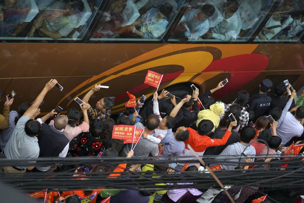 7 Foto saat ribuan pelajar di China berangkat ikuti SPMB, rame poll