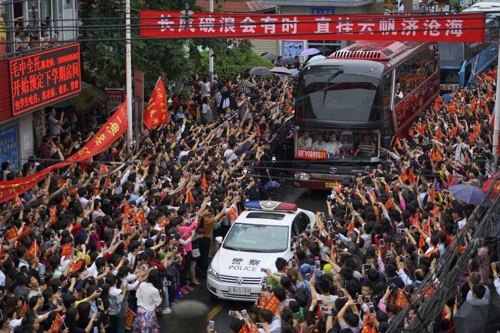 7 Foto saat ribuan pelajar di China berangkat ikuti SPMB, rame poll