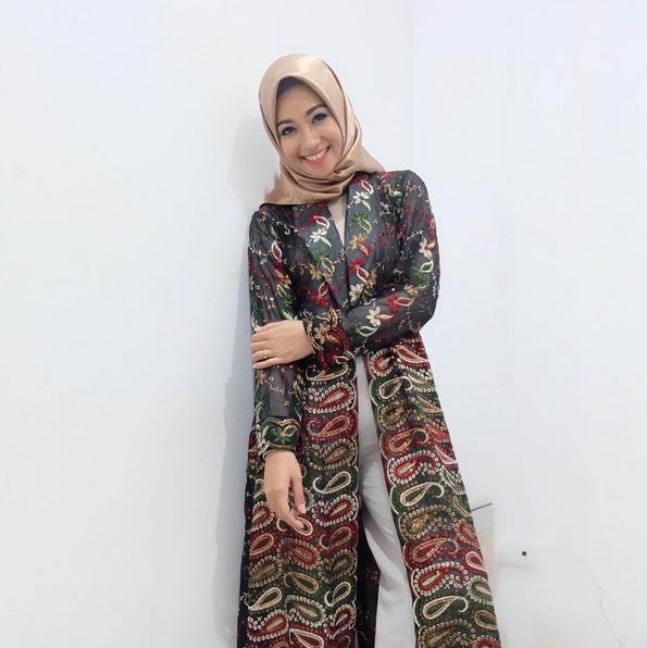 Makin adem, 10 artis cantik ini putuskan berhijab setelah punya anak