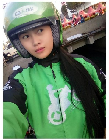 10 Driver ojek online cewek ini bikin kamu pengen terus bepergian deh