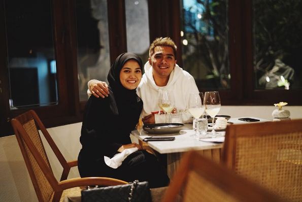 Anniversary ke-4, kado Herfiza untuk Ricky Harun ini bikin haru