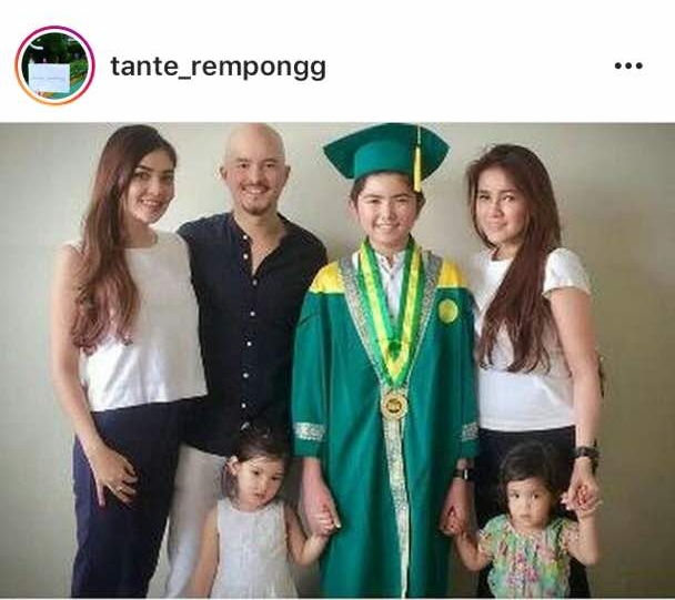 Bikin adem, 6 seleb cantik ini hadiri wisuda anak bareng mantan suami