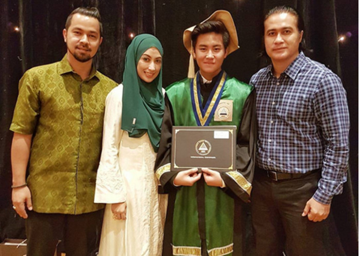 Bikin adem, 6 seleb cantik ini hadiri wisuda anak bareng mantan suami