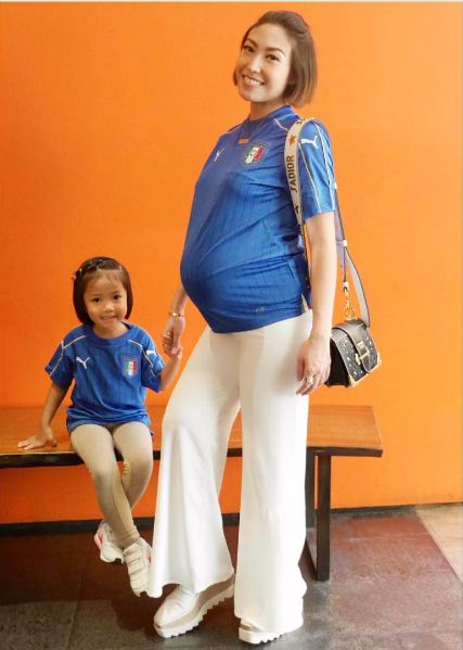 Hamil besar, Ayu Dewi tetap fashionable dengan 10 gaya ini