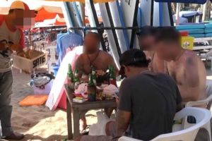 Ngakunya ayam padahal anjing, aksi pedagang sate tipu bule ini viral