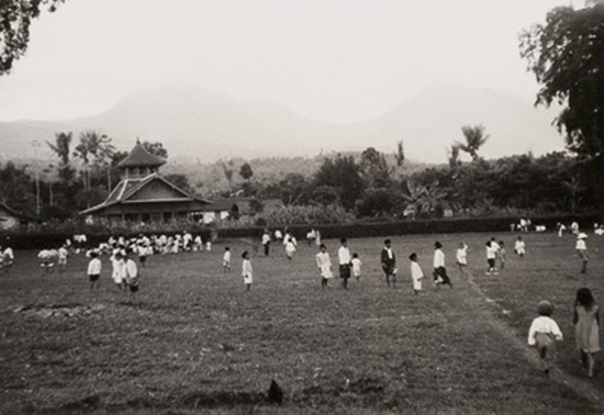9 Potret suasana lebaran tempo dulu dari berbagai daerah di Indonesia