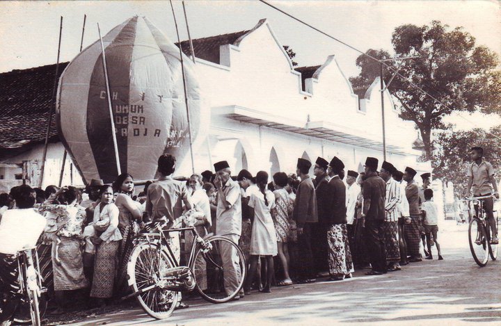 9 Potret suasana lebaran tempo dulu dari berbagai daerah di Indonesia