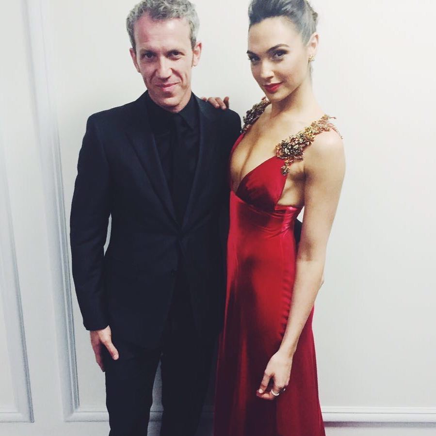 8 Potret mesra Gal Gadot bareng suaminya, pasangan yang serasi