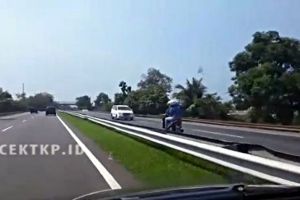 Aksi emak-emak bonceng 3 masuk tol dan lawan arah, bikin was-was