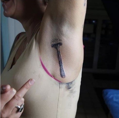 Bikin tato di area sensitif ini kini jadi tren kekinian di Instagram