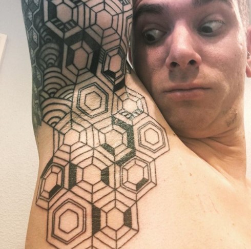 Bikin tato di area sensitif ini kini jadi tren kekinian di Instagram