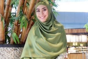 Begini model baju lebaran favorit Oki Setiana Dewi, kece abis