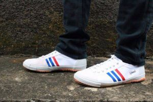 5 Tren sepatu anak muda Indonesia, dari kungfu sampai sneakers